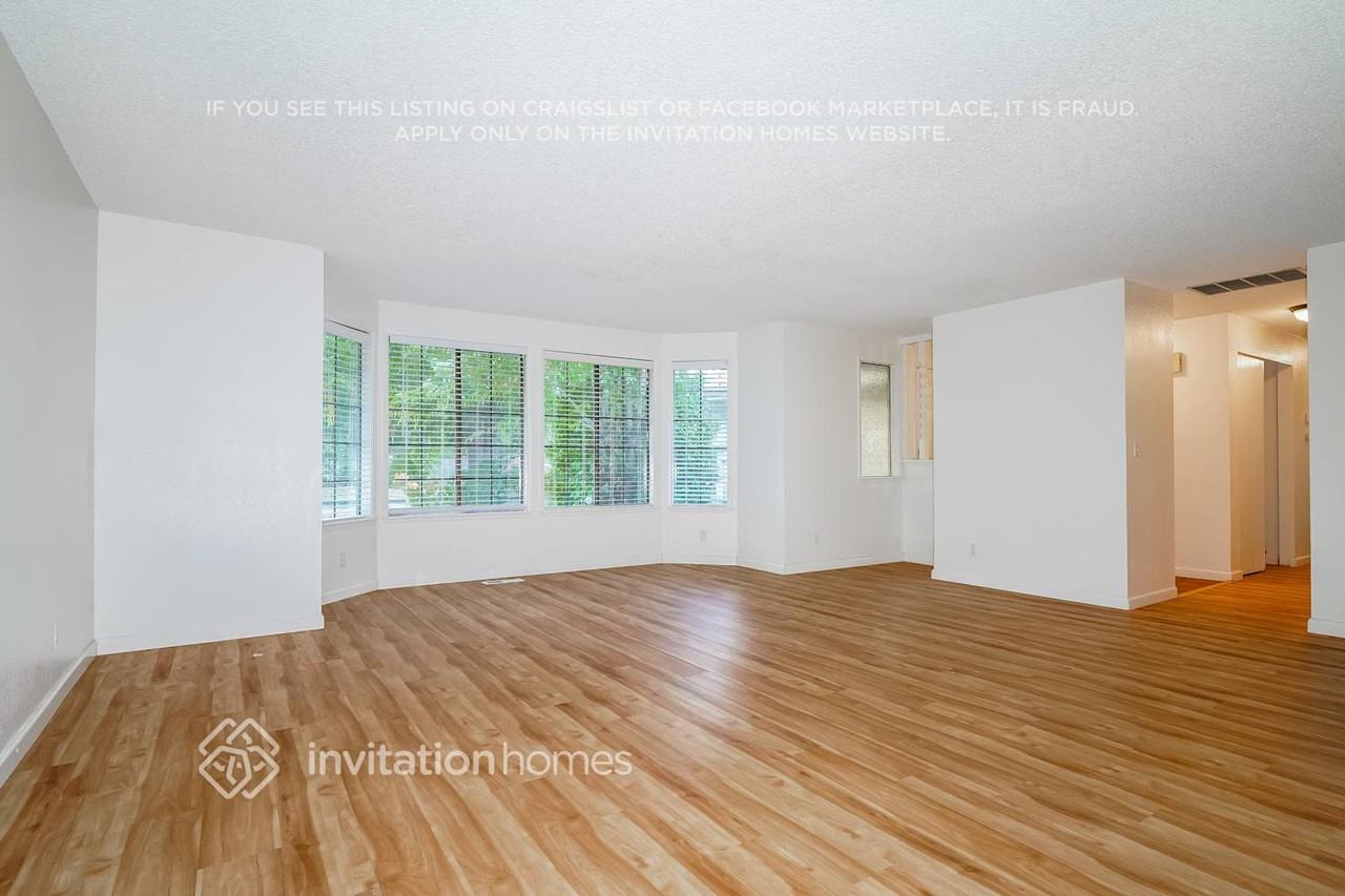 2134 Hemlock St Se - Photo 3 of 17