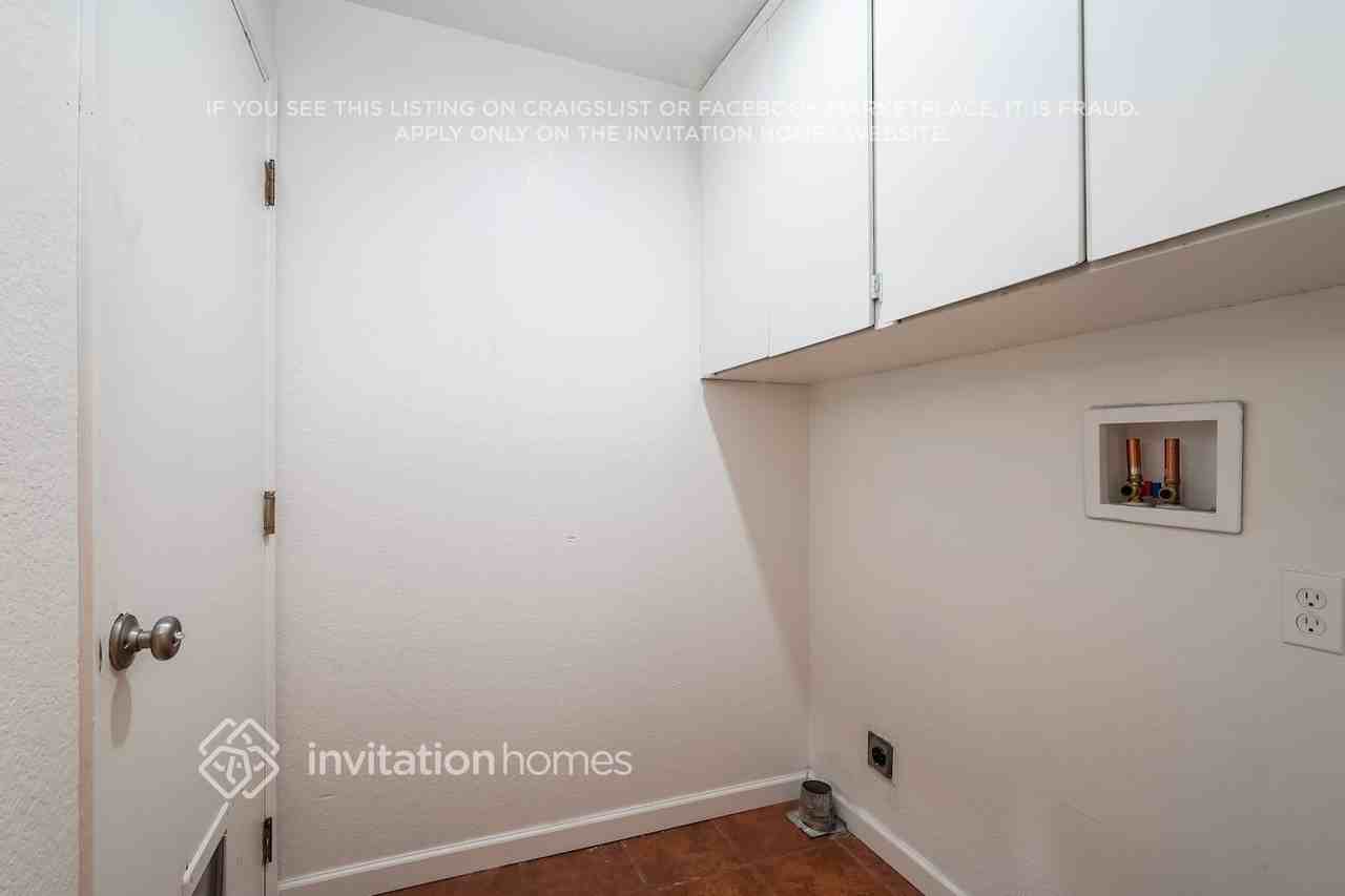 2134 Hemlock St Se - Photo 7 of 17