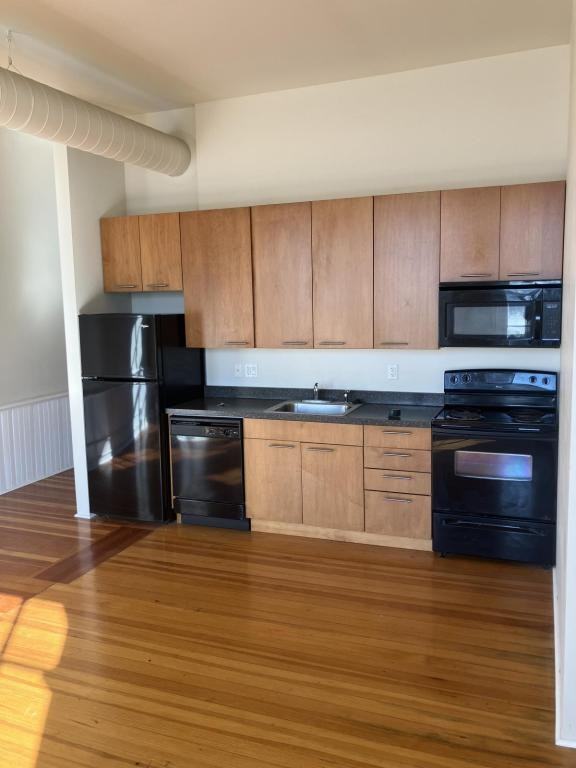 102 E Washington St Apt 203 - Photo 4 of 12