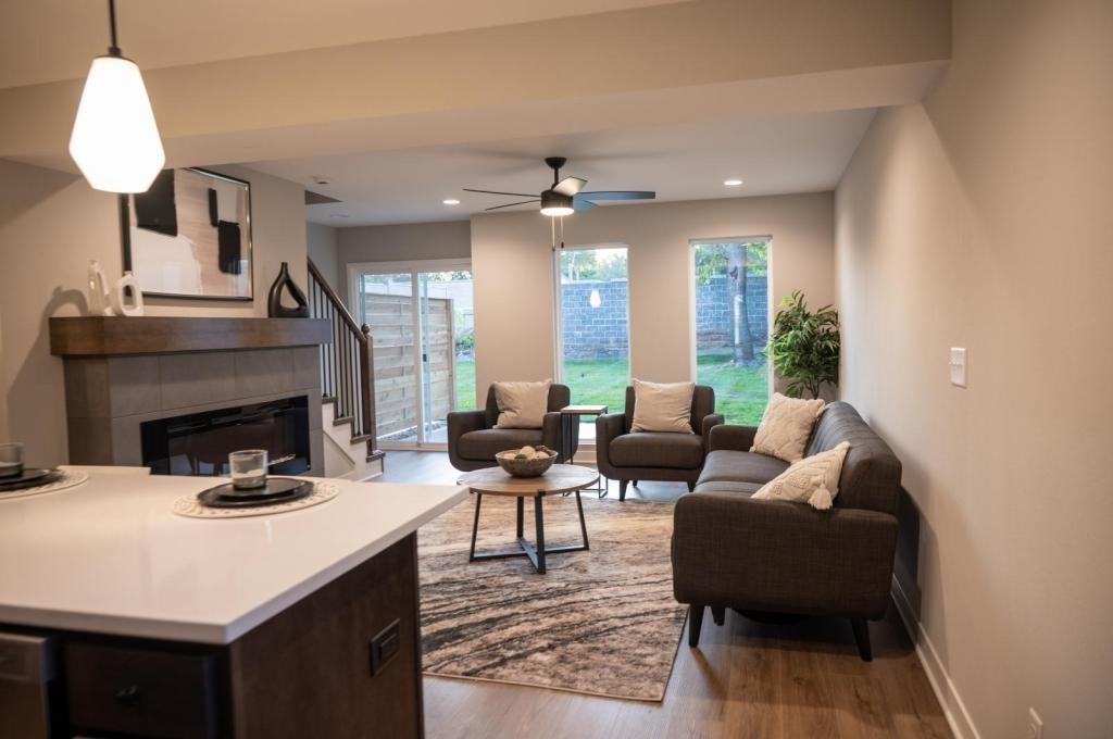 4610 N Forest Ave - Photo 2 of 15