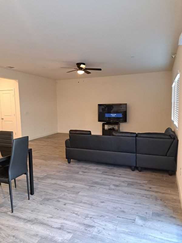 667 Jefferson St - Photo 2 of 9