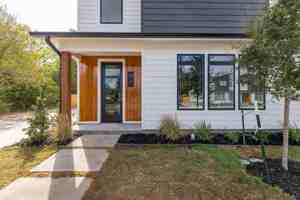 featured image of 213 Lynn Dr #202