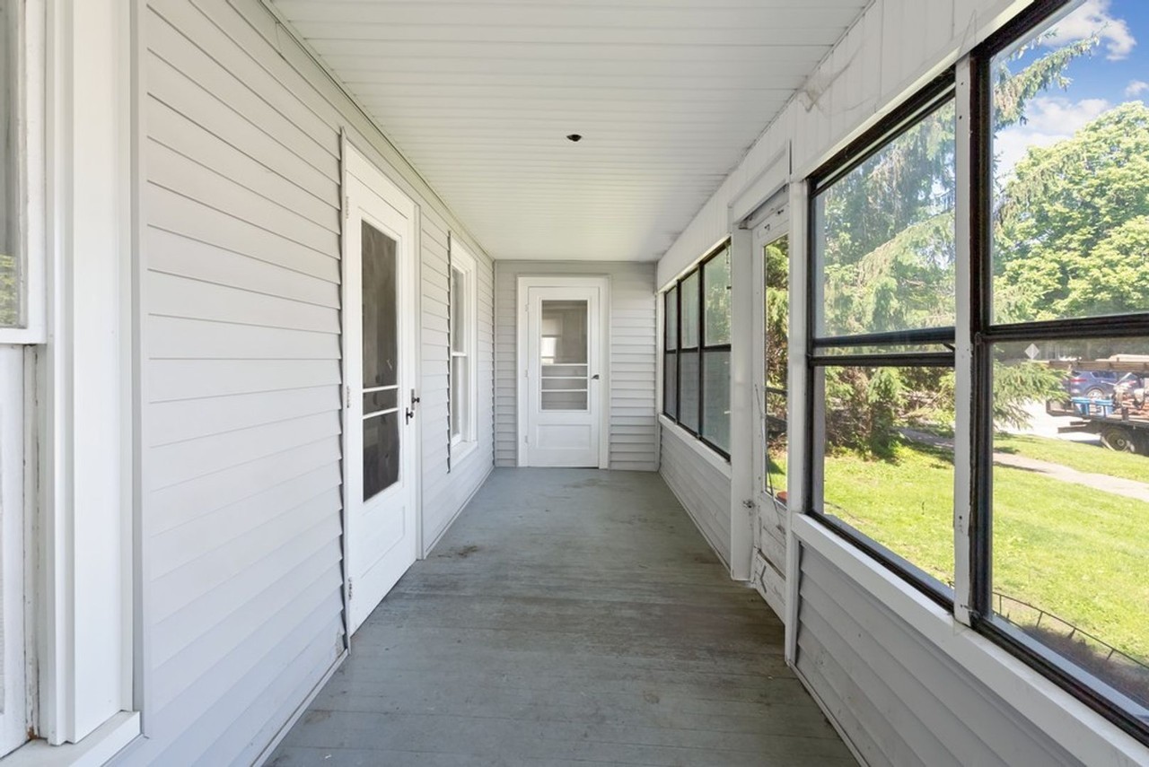 220 W 9th St - Photo 5 of 18