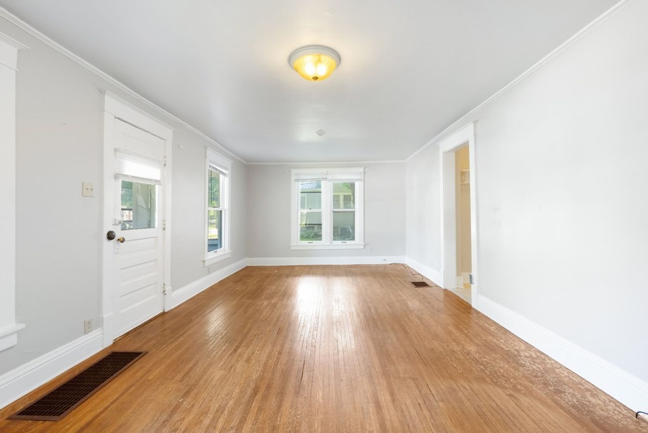 220 W 9th St - Photo 6 of 18