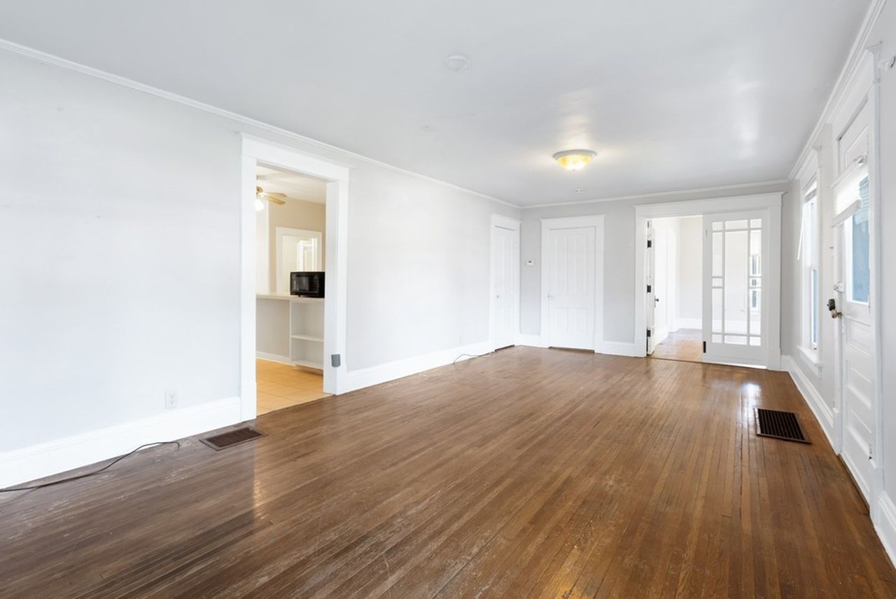 220 W 9th St - Photo 7 of 18