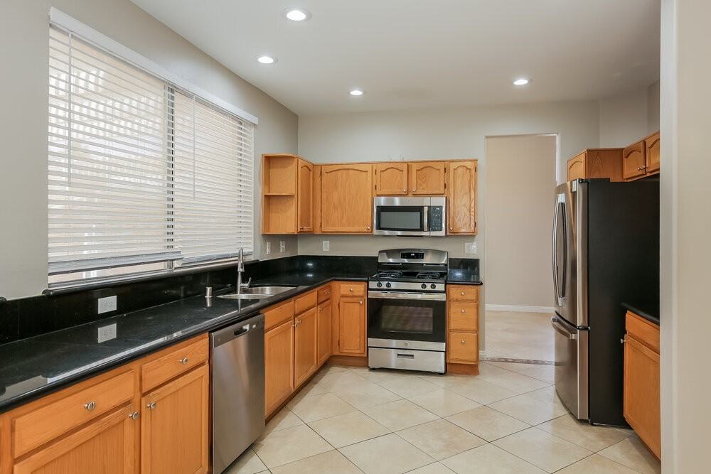 1732 Blanchard Dr - Photo 6 of 17