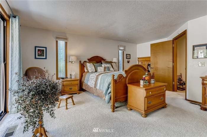 811 175th St Sw - Photo 2 of 4