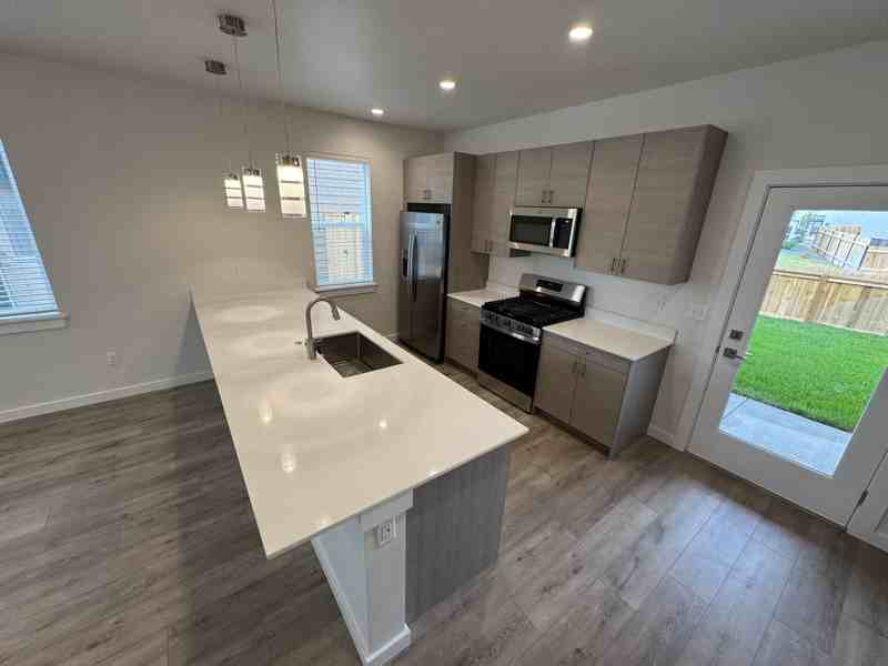 611 Companion Way - Photo 7 of 23