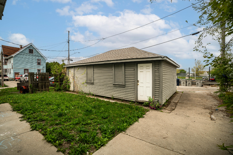 525 N 34th St #2 - Photo 2 of 17