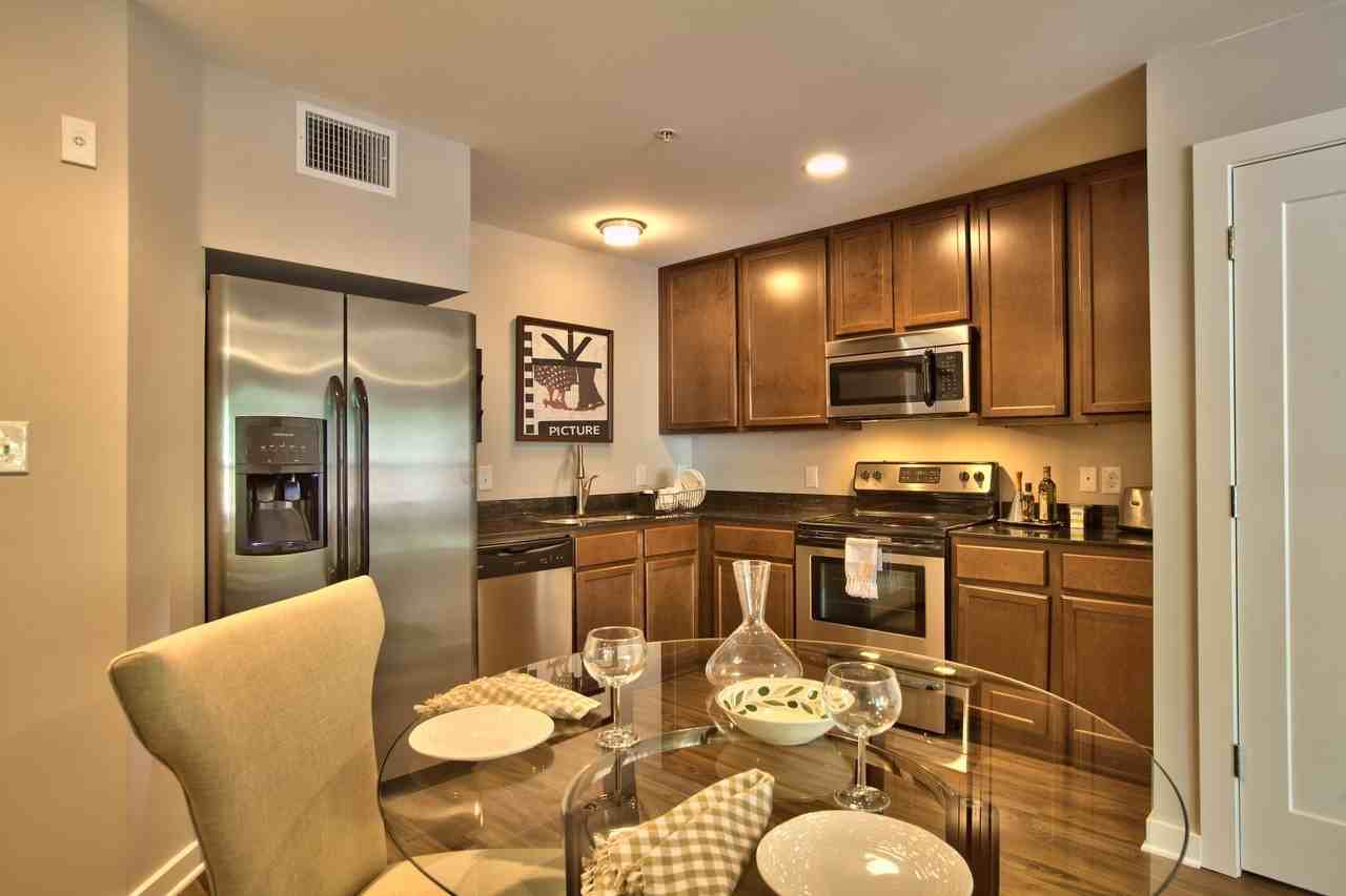 924 E 51st St #108 - Photo 3 of 43