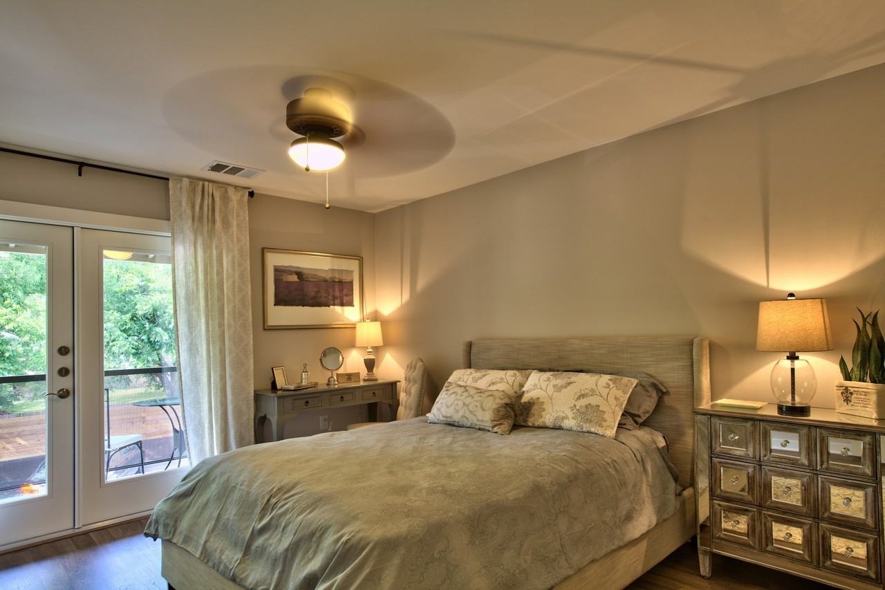 924 E 51st St #108 - Photo 6 of 43