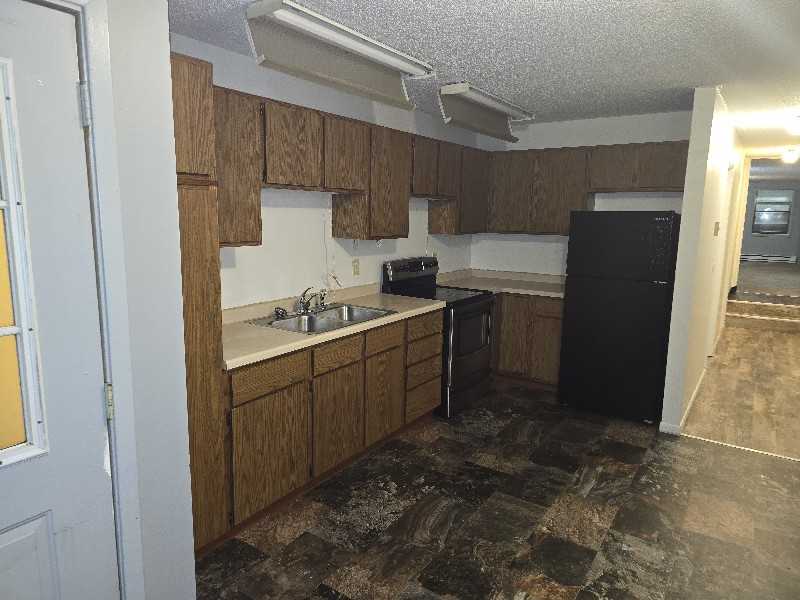 1813 Iowa Ave - Photo 2 of 12