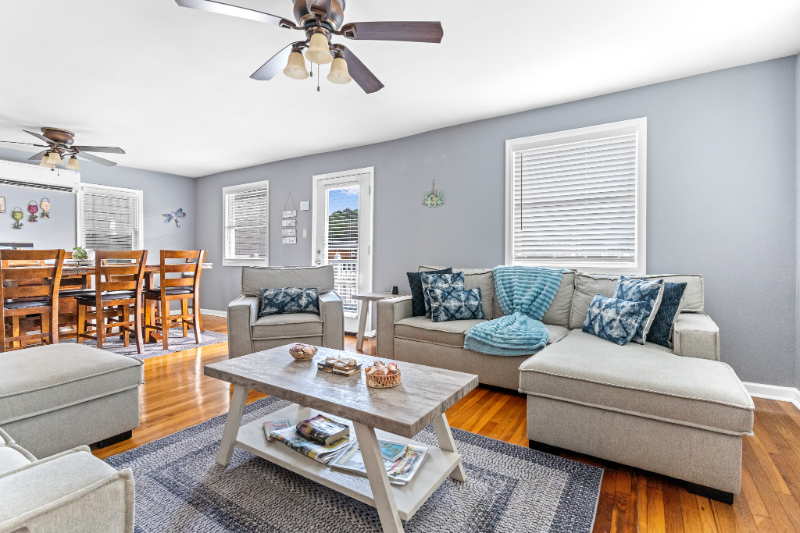 12318 Snug Harbor Rd - Photo 2 of 20