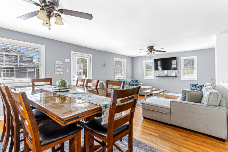 12318 Snug Harbor Rd - Photo 4 of 20