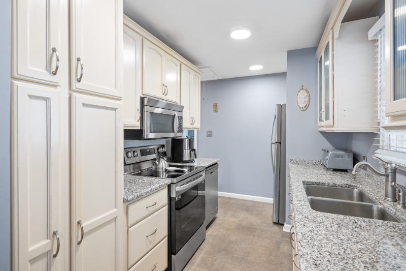 12318 Snug Harbor Rd - Photo 6 of 20