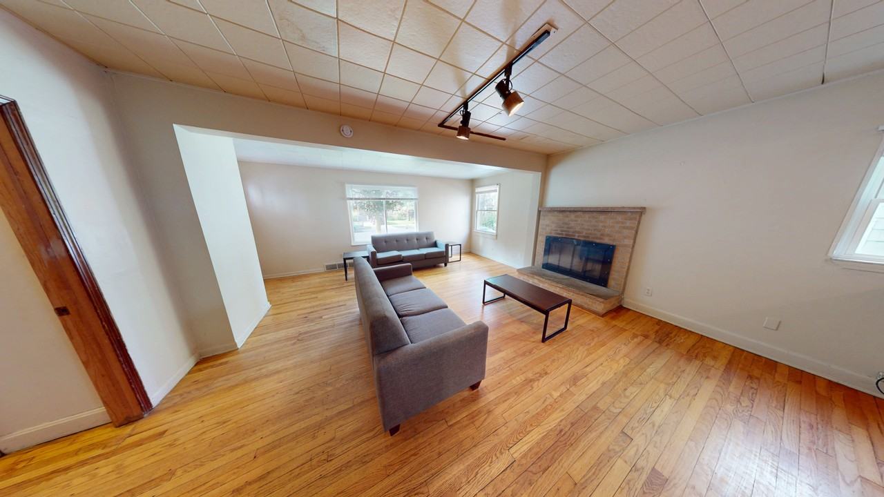 1119 Granger - Photo 3 of 7