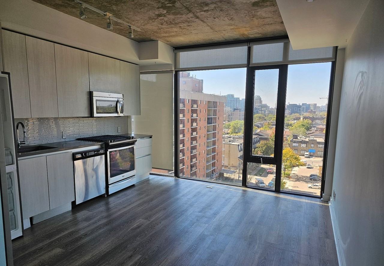 111 Bathurst Street #810