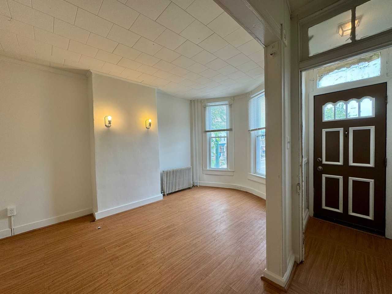 299 W 31st St - Photo 2 of 21