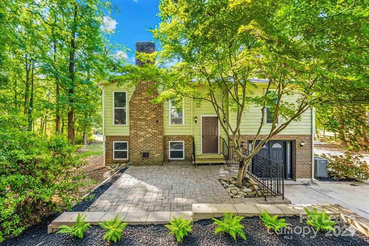 3211 Winding Trail Main House #NA - Photo 2 of 20