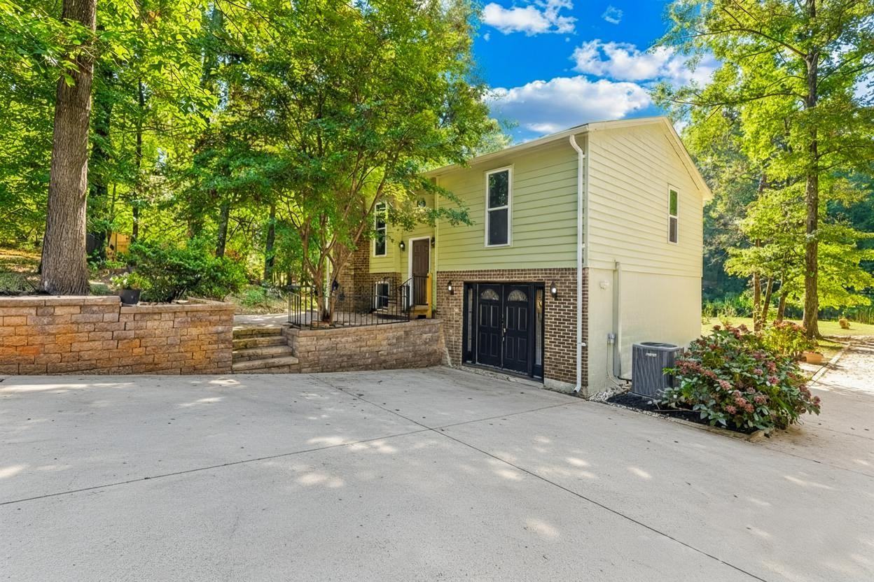 3211 Winding Trail Main House #NA - Photo 3 of 20