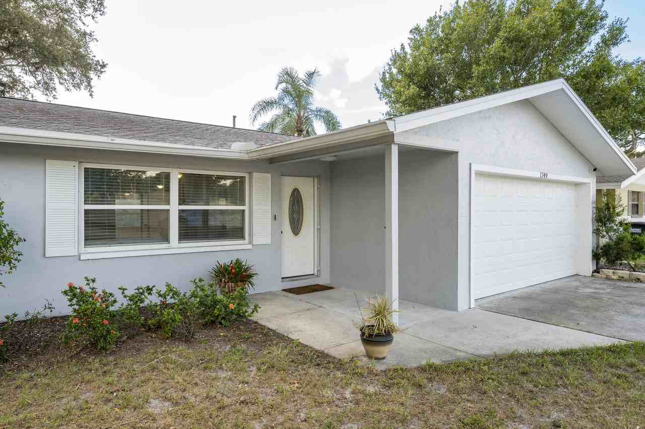 1749 Sunset Point Rd #NA - Photo 2 of 26