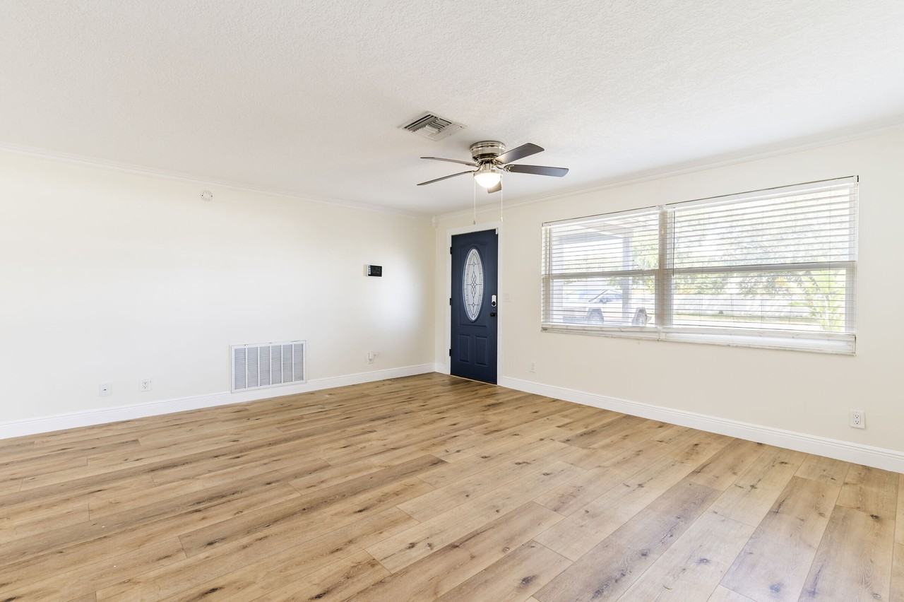 1749 Sunset Point Rd #NA - Photo 4 of 26