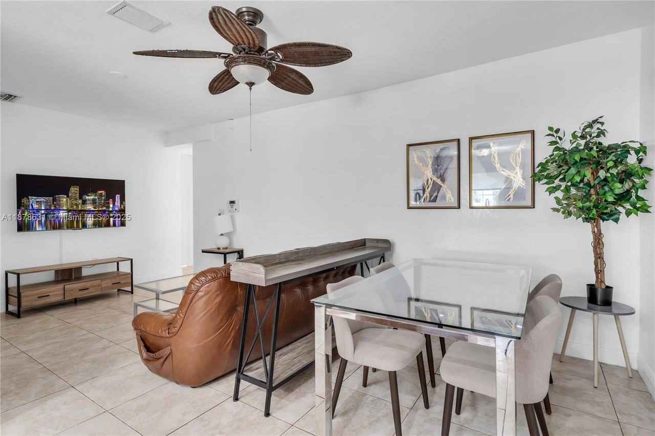 2970 Nw 15th St #2970 - Photo 2 of 17