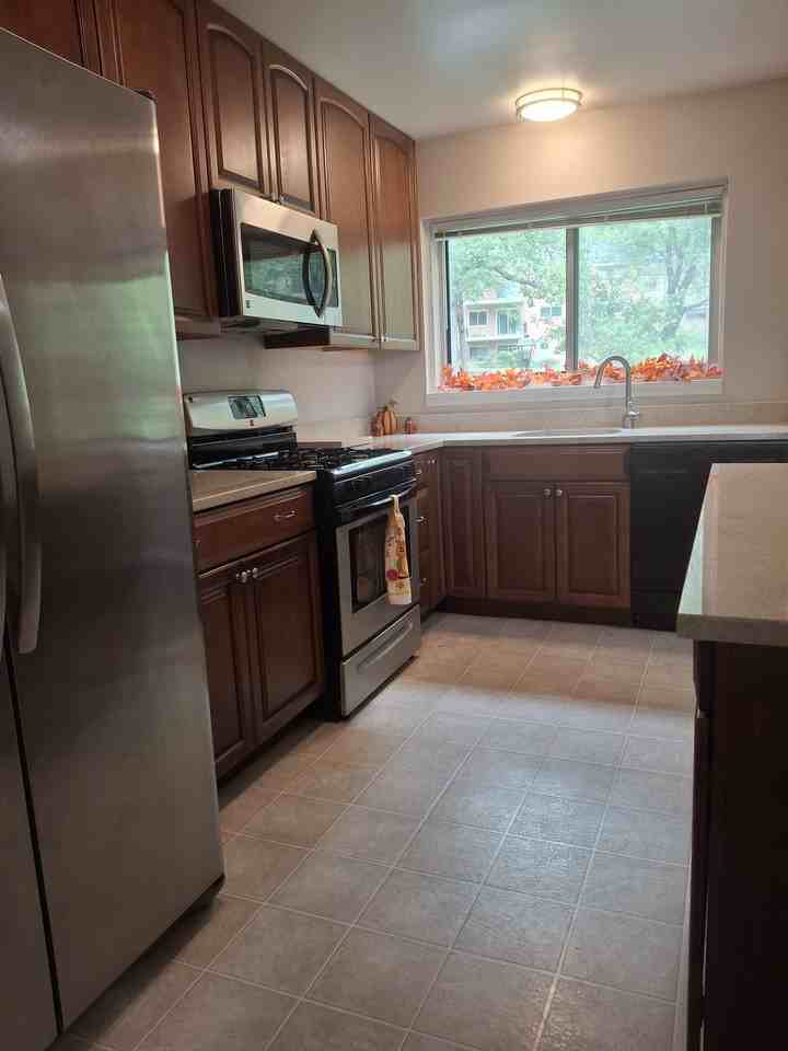 10670 Weymouth St #101 - Photo 3 of 21