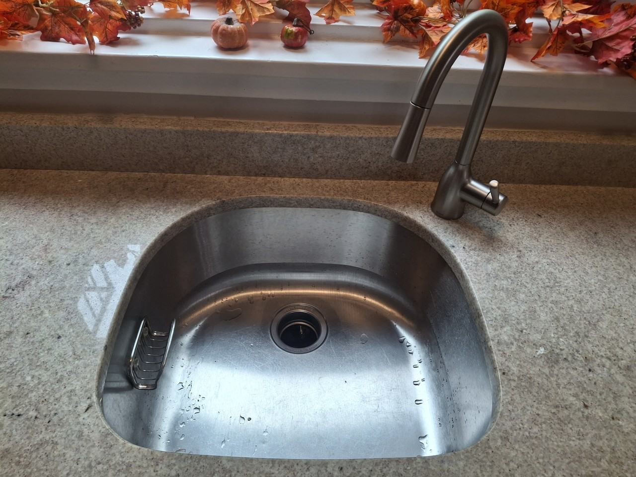 10670 Weymouth St #101 - Photo 5 of 21