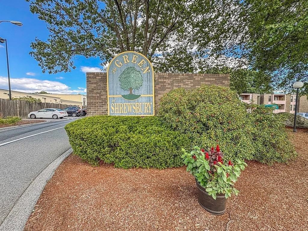 14 Shrewsbury Green Dr #D - Photo 2 of 15