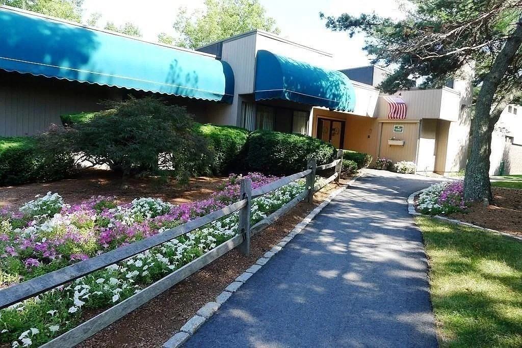 14 Shrewsbury Green Dr #D - Photo 3 of 15