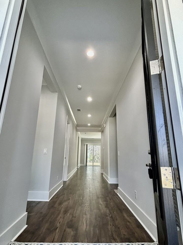 1214 Laurel Oak Ave #NA - Photo 5 of 18