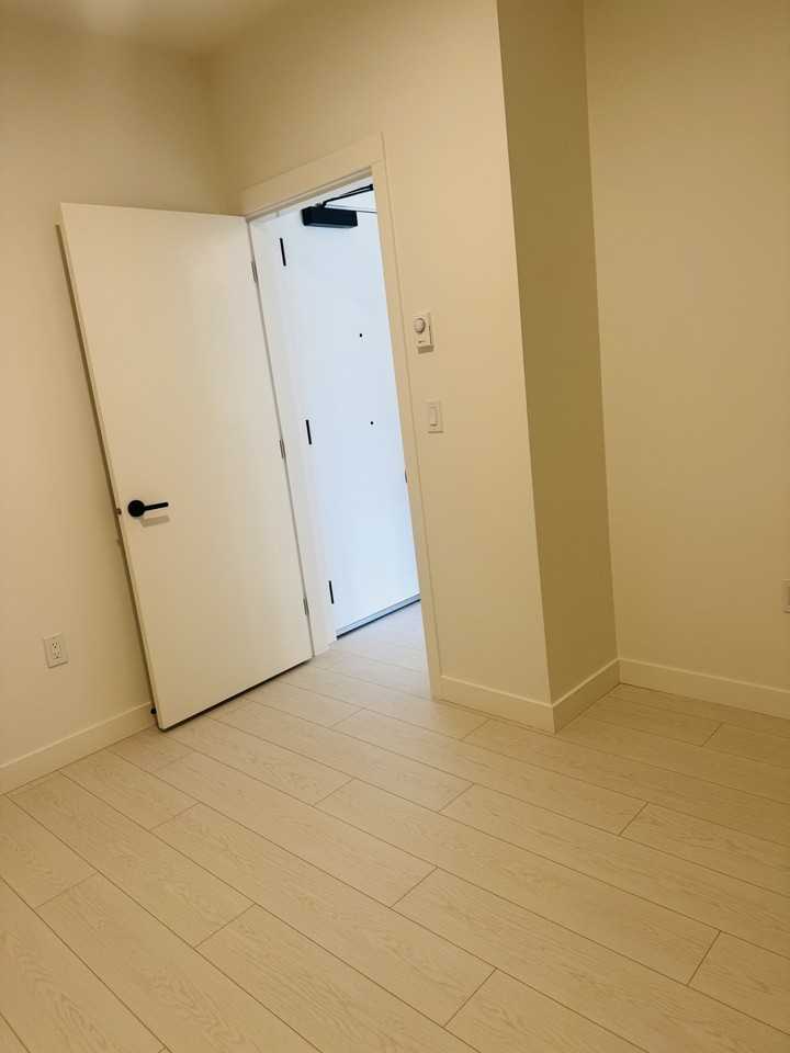 10488 138A Street #309 - Photo 5 of 13