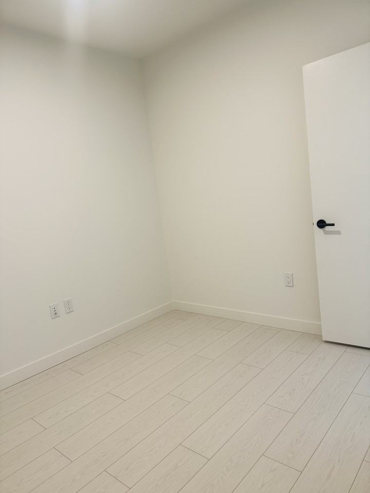 10488 138A Street #309 - Photo 7 of 13