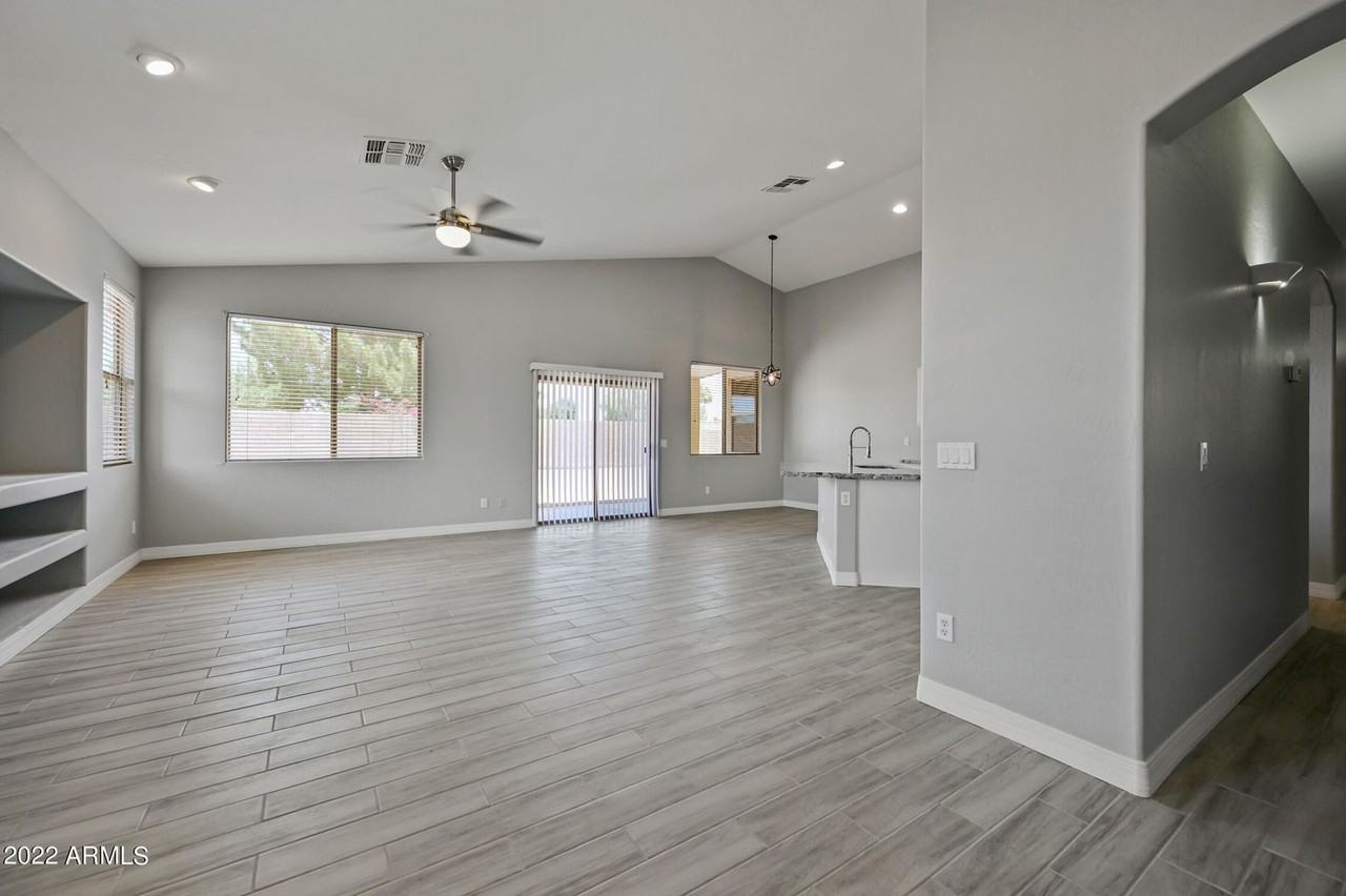 4240 East Augusta Avenue - Photo 3 of 25