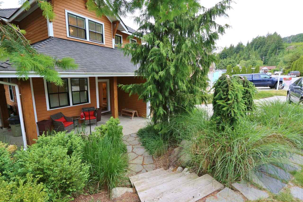 828 Britannia Way - Photo 3 of 25