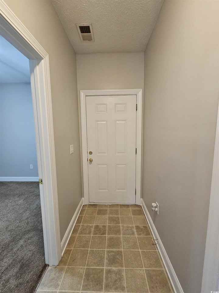 106 Fountain Pointe Lane - Photo 3 of 25