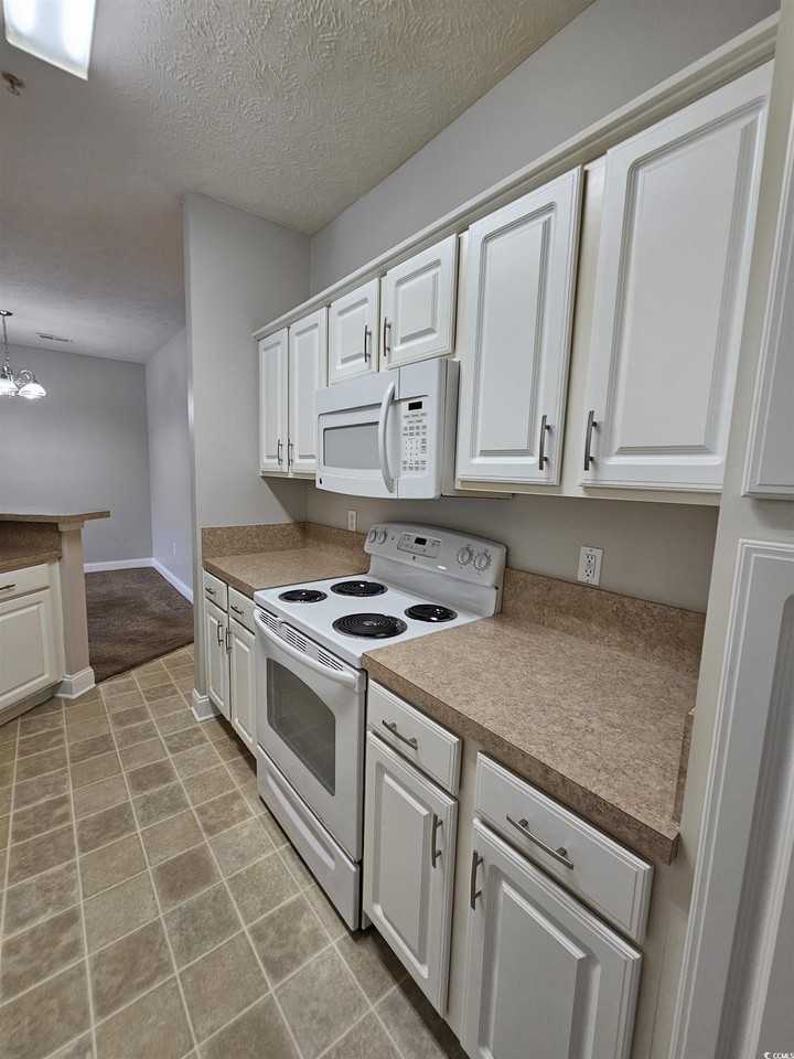 106 Fountain Pointe Lane - Photo 5 of 25