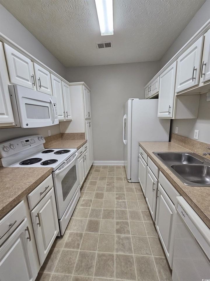 106 Fountain Pointe Lane - Photo 6 of 25