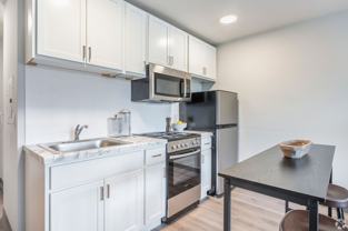 Sandburg Studios – 1st Month FREE - Photo 1 of 1