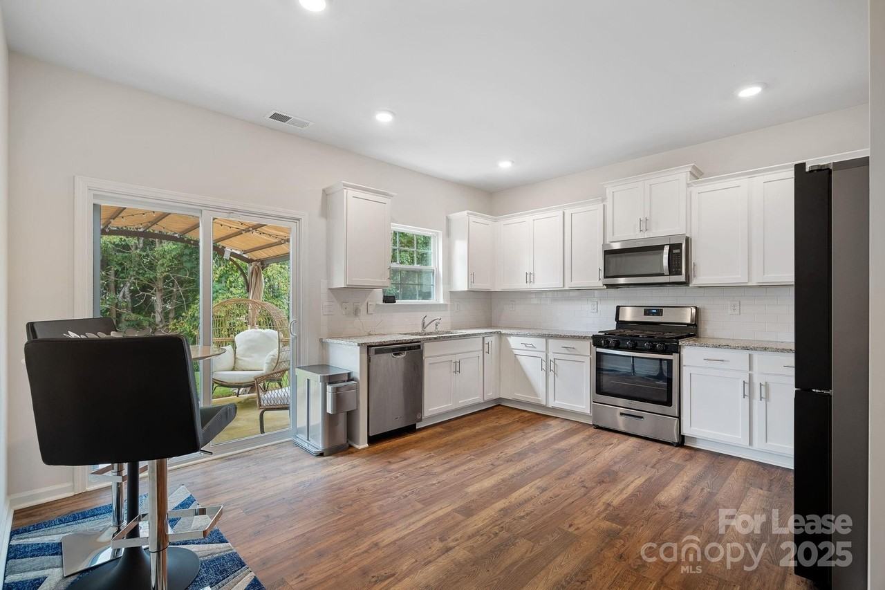 136 Sequoia Forest Dr - Photo 7 of 20