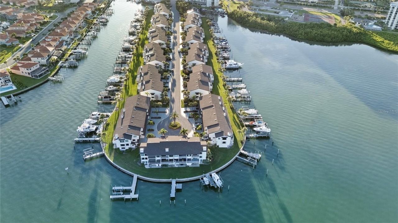 150 Marina Del Rey Ct - Photo 4 of 32