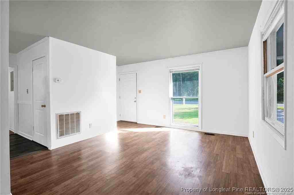 417 Perth St - Photo 3 of 11