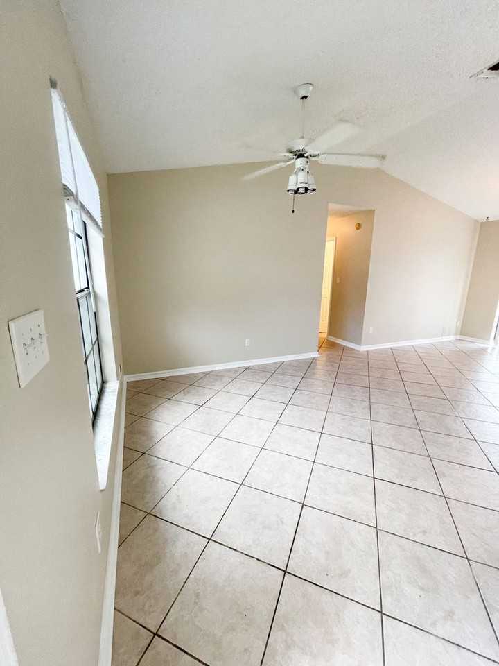10441 Bridlewood Ave - Photo 2 of 18
