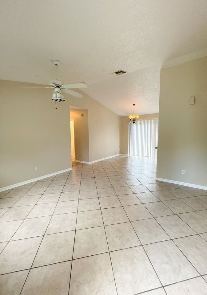 10441 Bridlewood Ave - Photo 3 of 18