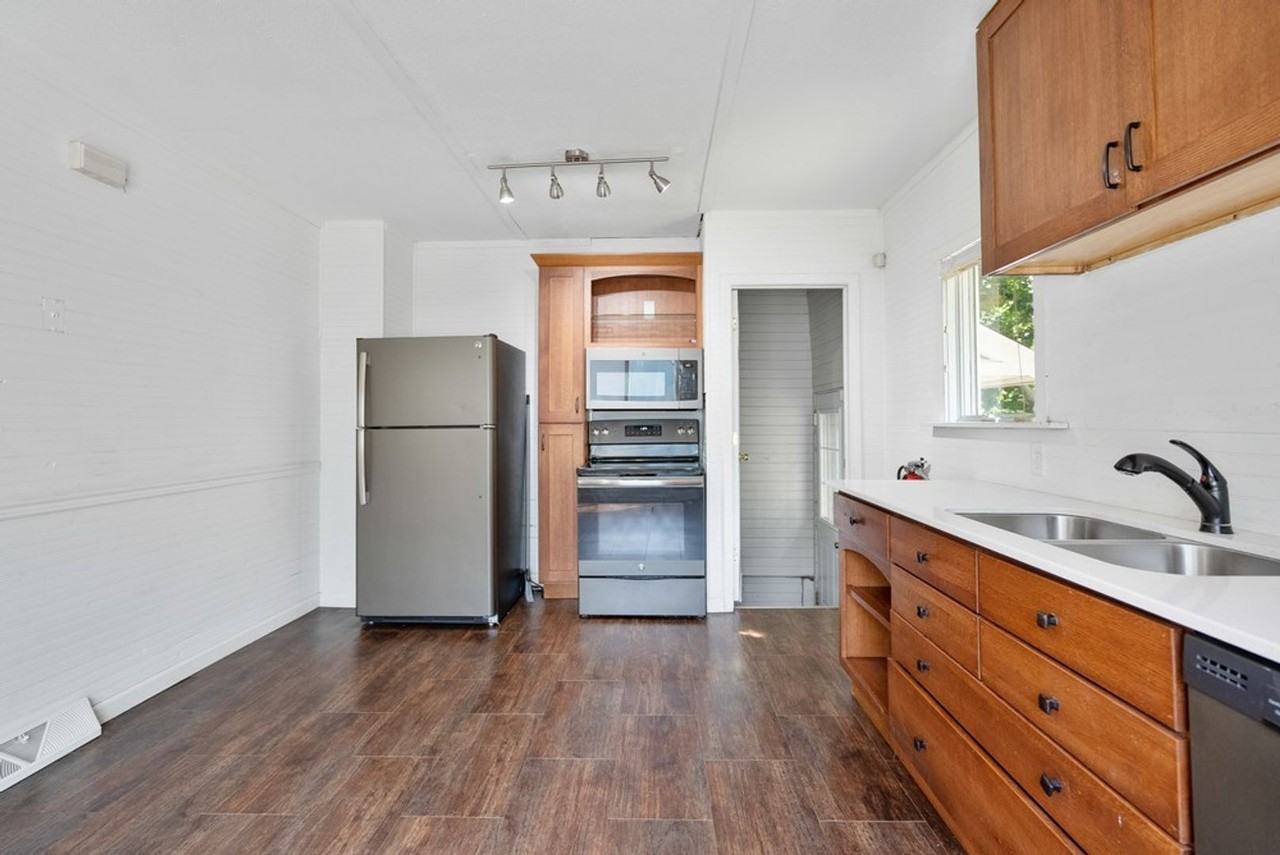 1604 Olive St - Photo 6 of 19