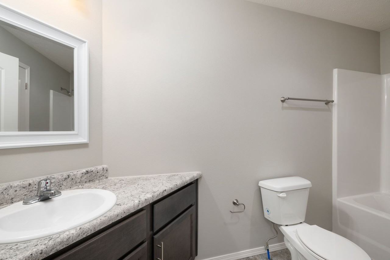 1339 S Normandy Ave - Photo 5 of 22