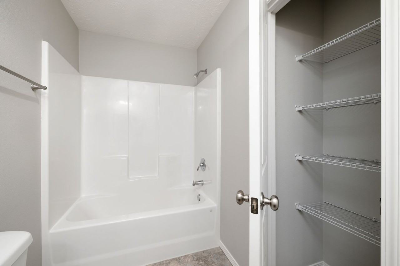 1339 S Normandy Ave - Photo 6 of 22
