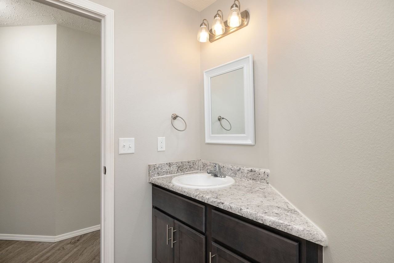 1339 S Normandy Ave - Photo 7 of 22