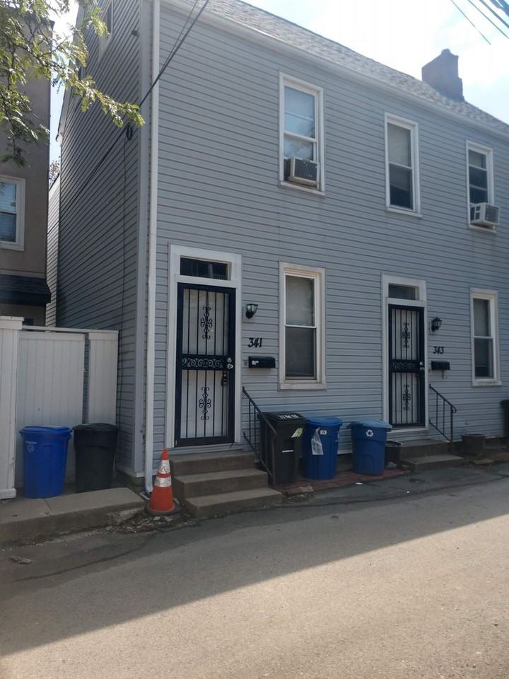 341 Rennig Way - Photo 2 of 15